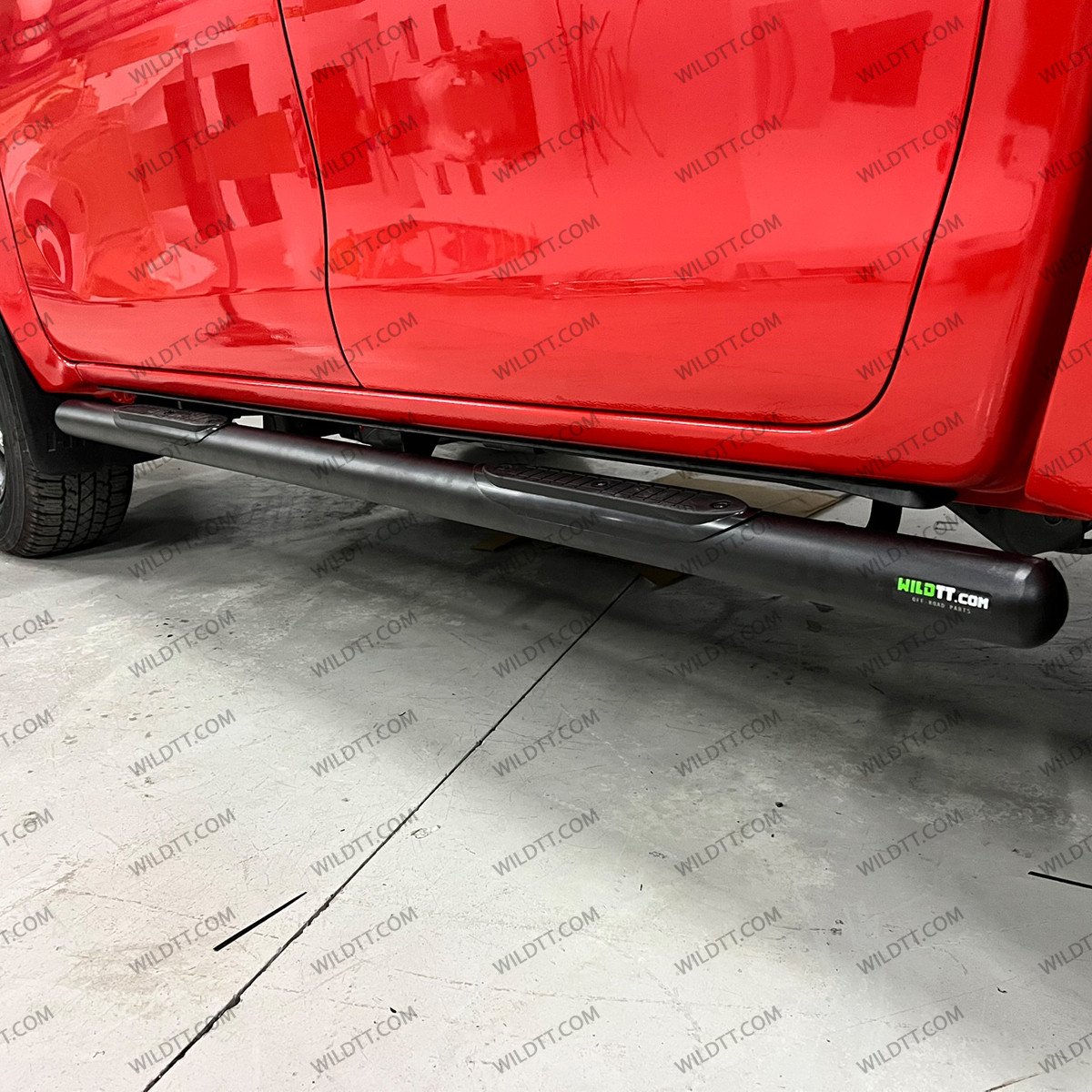 Estribos Tubo 70MM Wild Toyota Hilux DC 2016-2026 - WildTT