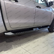 Estriberas Wild Off-Road Toyota Hilux DC 2016-2026 - WildTT