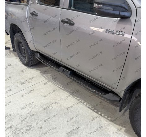 Estriberas Wild Off-Road Toyota Hilux DC 2016+ - WildTT