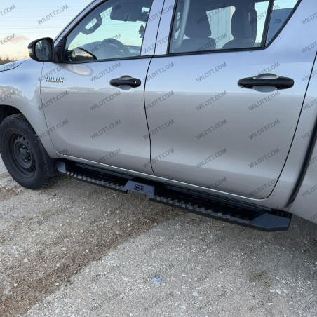 Estriberas Wild Off-Road Toyota Hilux DC 2016-2026 - WildTT