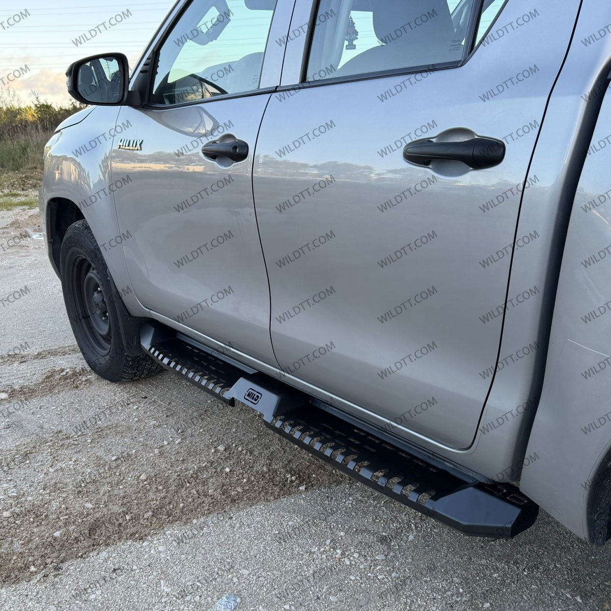 Estriberas Wild Off-Road Toyota Hilux DC 2016+ - WildTT