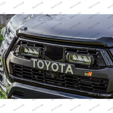 Barra LED Lazer Triple-R P/ Rejilla del Radiador Toyota Hilux GR Sport 2023+ - WildTT