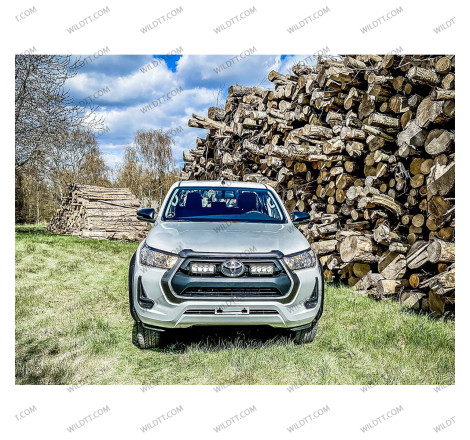 Barra LED Lazer Triple-R P/ Grelha Radiador Toyota Hilux 2020-2026 - WildTT