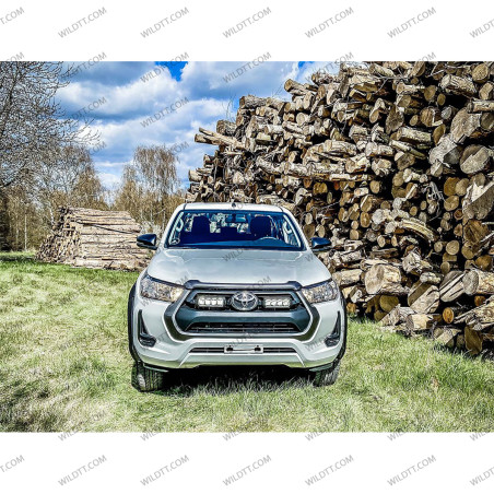 Barra LED Lazer Triple-R P/ Grelha Radiador Toyota Hilux 2020-2026 - WildTT