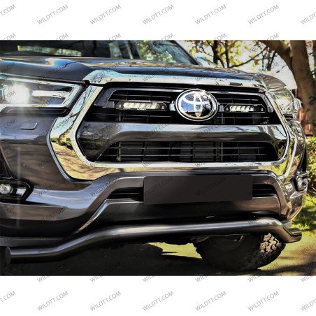 Barra LED Lazer Linear P/ Griglia Radiatore Toyota Hilux 2020-2026 - WildTT