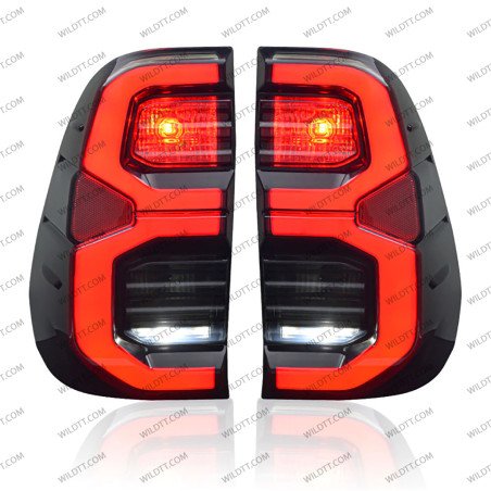 Pilotos Traseros Ahumados LED OEM Invincible Toyota Hilux 2016-2026 - WildTT