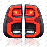 Pilotos Traseros Ahumados LED OEM Invincible Toyota Hilux 2016-2026 - WildTT