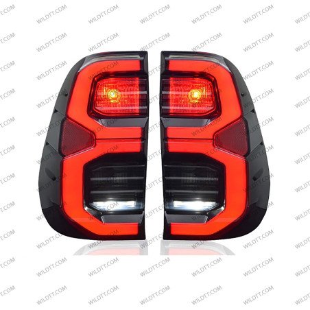 Pilotos Traseros Ahumados LED OEM Invincible Toyota Hilux 2016-2026 - WildTT