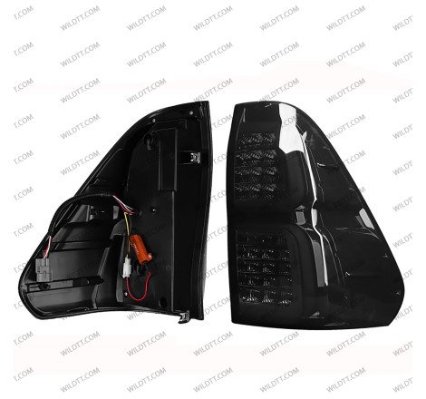 Pilotos Traseros Ahumados LED Toyota Hilux 2016-2026 - WildTT