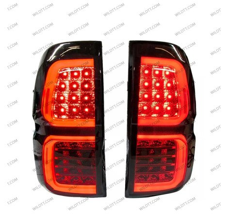 Pilotos Traseros Ahumados LED Toyota Hilux 2016-2026 - WildTT