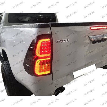 Pilotos Traseros Ahumados LED Toyota Hilux 2016-2026 - WildTT