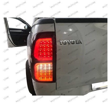 Luci Posteriori a LED Fumé Toyota Hilux 2016-2026 - WildTT