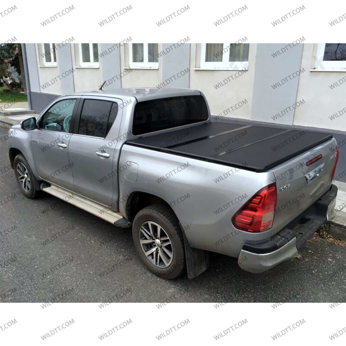 Hard Tri-Fold Toyota Hilux DC 2016-2026 - WildTT