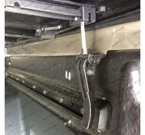 Hard Tri-Fold Toyota Hilux SC 2016-2026 - WildTT