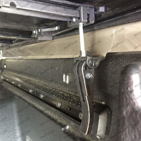 Hard Tri-Fold Toyota Hilux SC 2016-2026 - WildTT