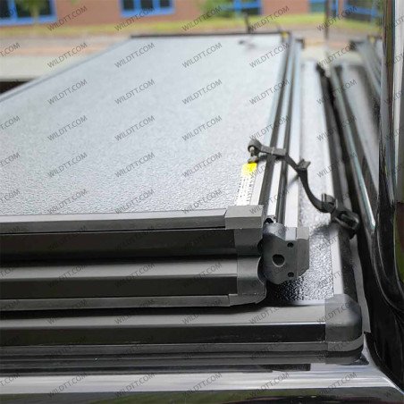 Hard Tri-Fold Toyota Hilux SC 2016-2026 - WildTT